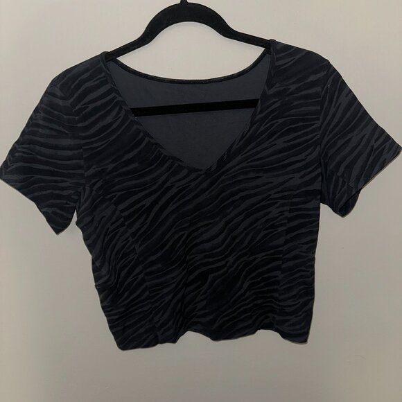 lululemon Nulu Cropped Slim Yoga Short Sleeve - Picture 10 of 11